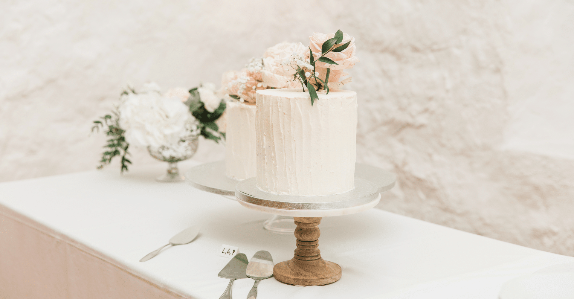 Blog | Unexpected Wedding Cakes We Love To See On A Dessert Table!